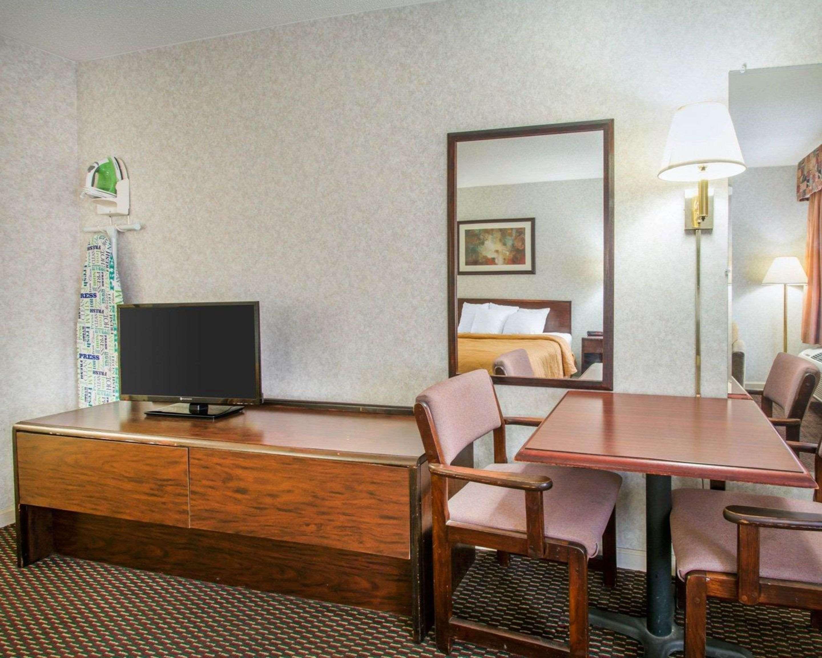 Econo Lodge Troy Εξωτερικό φωτογραφία